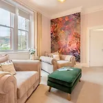 Cameron Fell At The Lairbeck 아파트 *